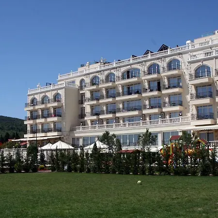 терма палас - безплатен паркинг и достъп до частния плаж Кранево
